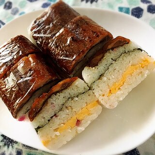 サンマの蒲焼きで簡単、節約押し寿司❣️